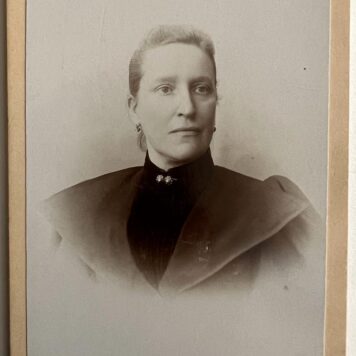 Portret foto van J.J. V. van Nierbeek-Schilling.