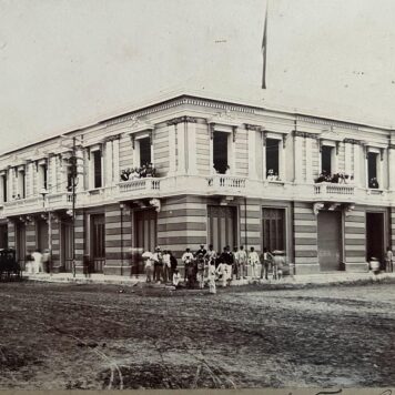 Antique photo of De Vries company in Maracaibo Venezuela ca 1920