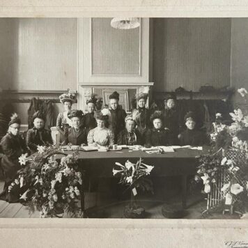 Photo of ladies board 25e jaarvergadering 1909. Vrouwenbond