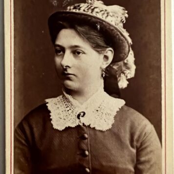 Portrait photo of Julie Lucie de la Faille Groningen 1878