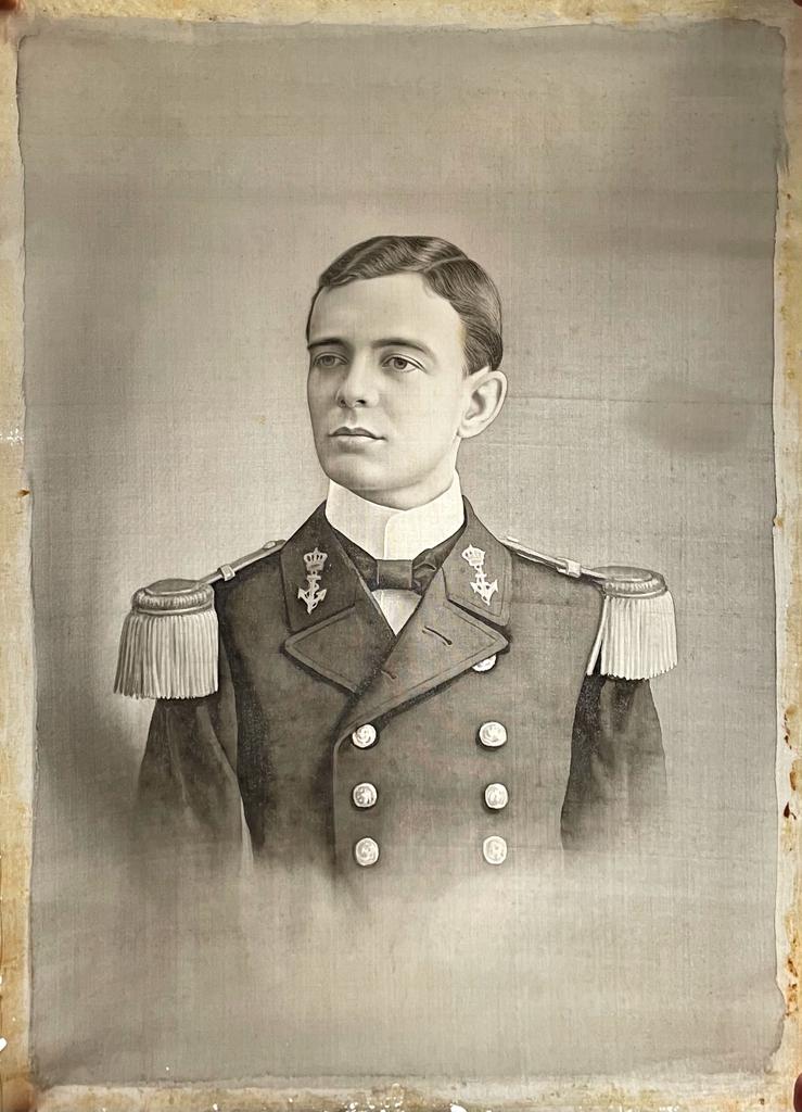Fotoportret op linnen van J.F. of J.W. van Aalst adelborst 1880.