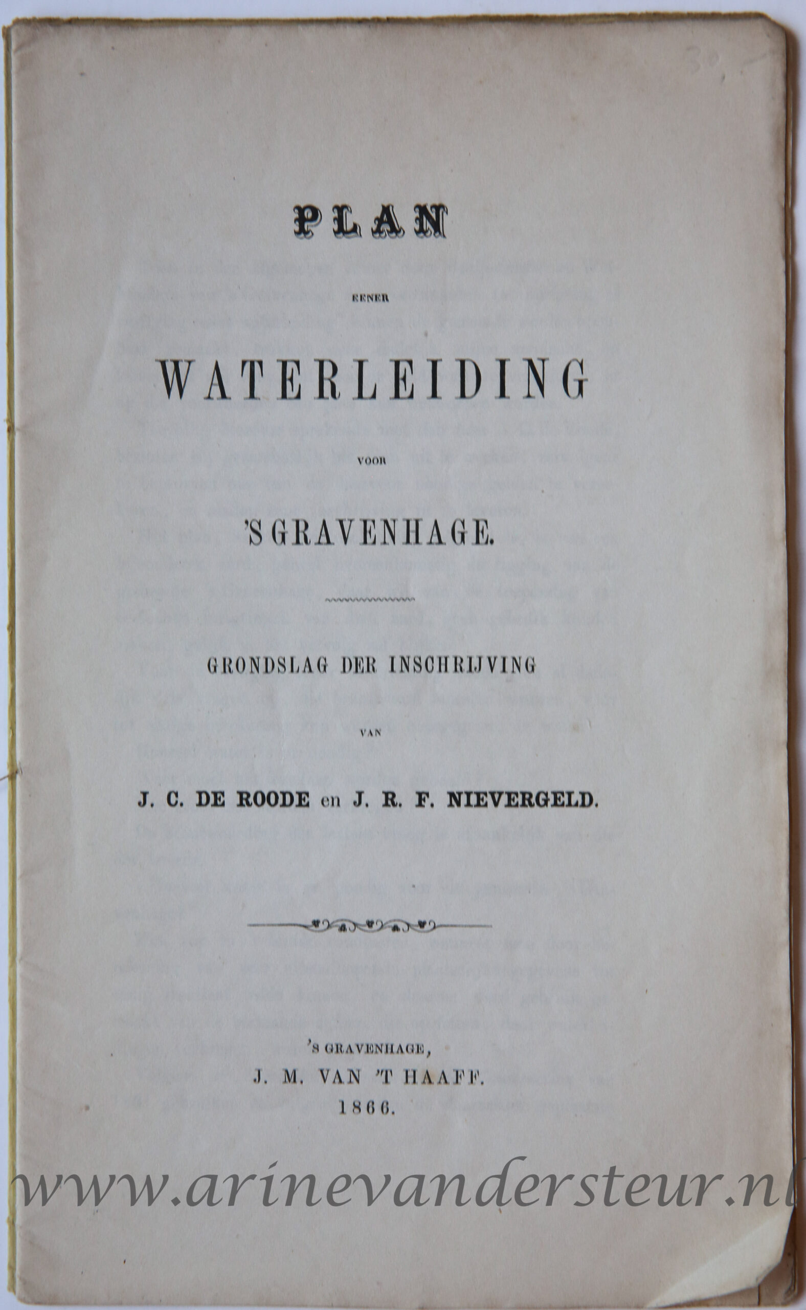 Roode, J.C. de; Nievergeld, J.R.F. - [The Hague, Water management] Plan eener waterleiding voor 's Gravenhage, Grondslag der inschrijving van J.C. de Roode en J.R.F. Nievergeld, 's Gravenhage J.M. van 't Haff 1866, 23 pp. Rare.)