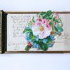 Album amicorum in de vorm van een oblong doosje met losse blaadjes van Keetje Bisschop, met ruim 30 bijdragen uit de jaren 1840-1857.