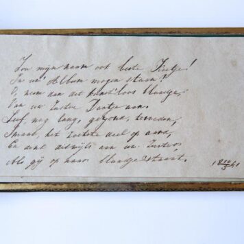 Album amicorum in de vorm van een oblong doosje met losse blaadjes van Keetje Bisschop, met ruim 30 bijdragen uit de jaren 1840-1857.
