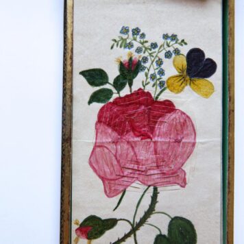 Album amicorum in de vorm van een oblong doosje met losse blaadjes van Keetje Bisschop, met ruim 30 bijdragen uit de jaren 1840-1857.