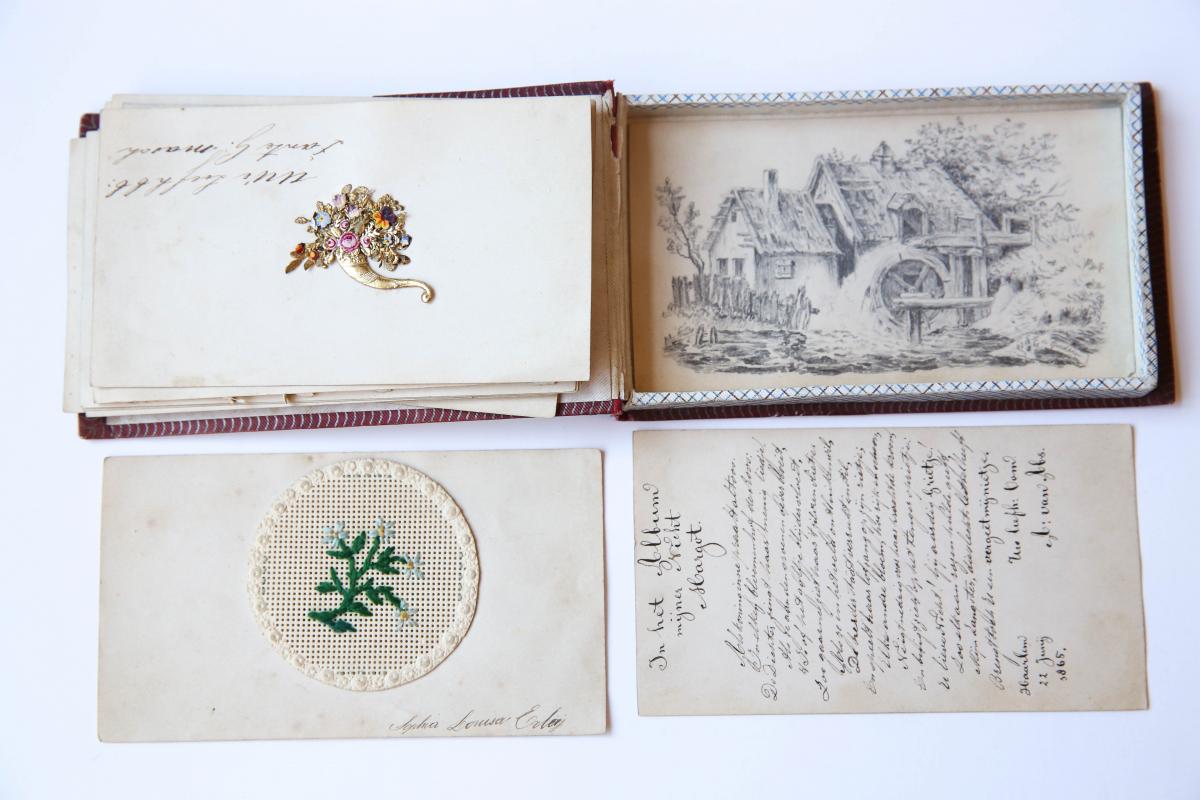  - MASCH, VAN ABS, CORVER Album amicorum in de vorm van een oblong doosje met losse blaadjes van Margot Masch (?), 1861-1865.