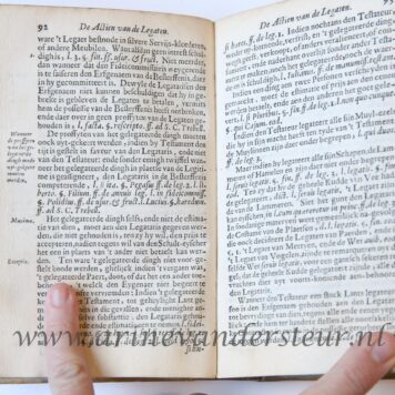Tractaet van testamenten, codicillen, legaten ende andere acten van uyttersten wille, als mede van de testamentaire actien, mitsgaders van de legitime, falcidie ende trebellianique portien. Rotterdam, B. Wagens, 1656 [gebonden met:] Tractaet van testamentaire actien, Rotterdam, B. Wagens 1656 [gebonden met:] Playdoy nopende de schaden ende interesten door eender die valschelijck beschuldight ende ter torture geleght was ende naderhandt innocent bevonden. Rotterdam, B. Wagens 1648.