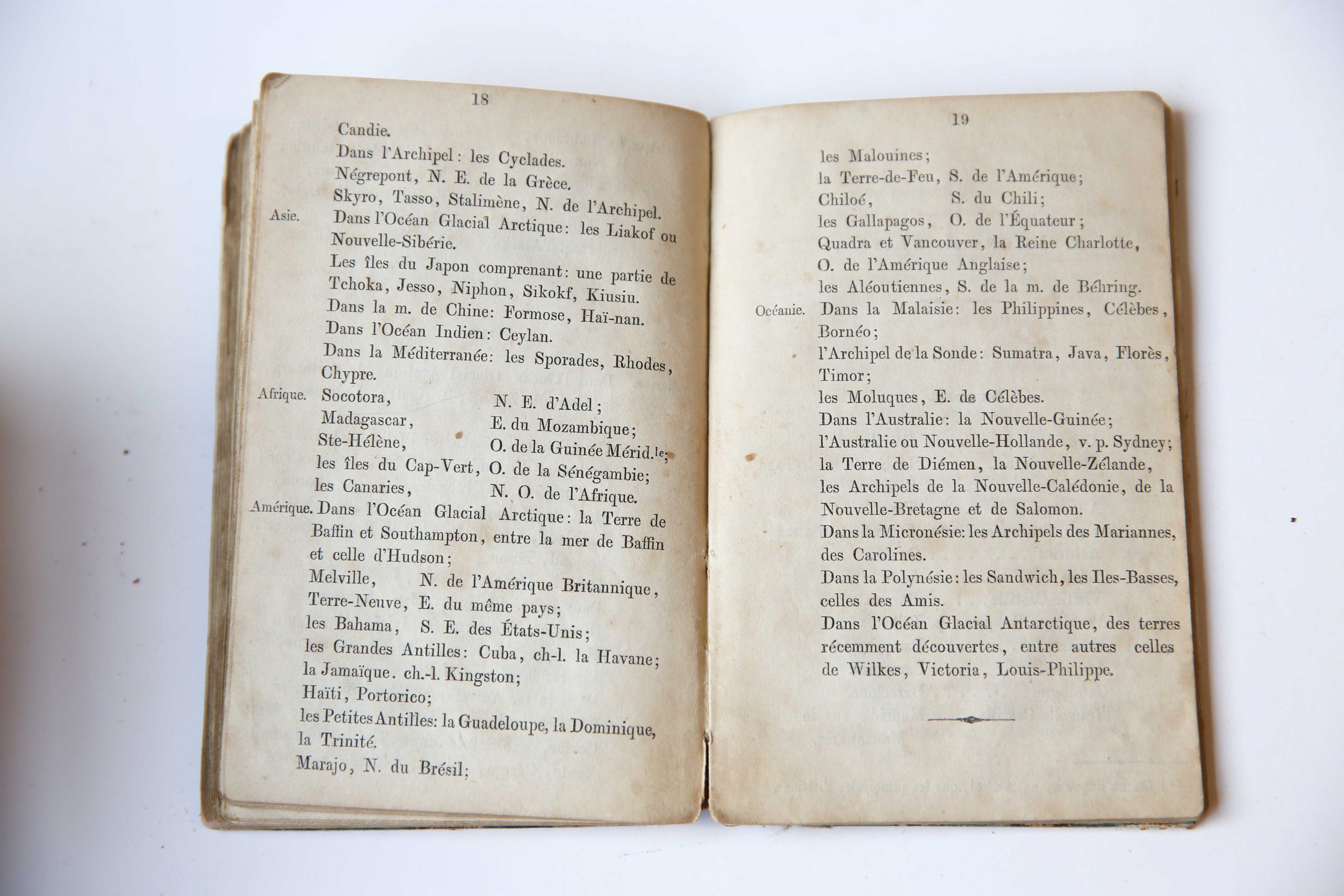 Oeuvres de la Fontaine, tome I et II, Bruxelles, Ode et Wodon 1828, 300 pp.