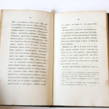 Specimen juridicum inaugurale de praecipuis juris novissimi Belgici et Francici differentiis ratione absentium [...] Utrecht L.E. Bosch 1837.