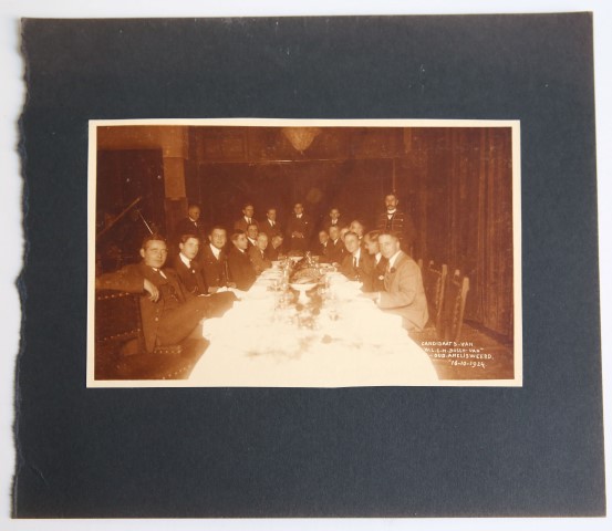 Foto van studentendiner bij candidaatsexamen van Bosch van Oud-Amelisweerd 1924