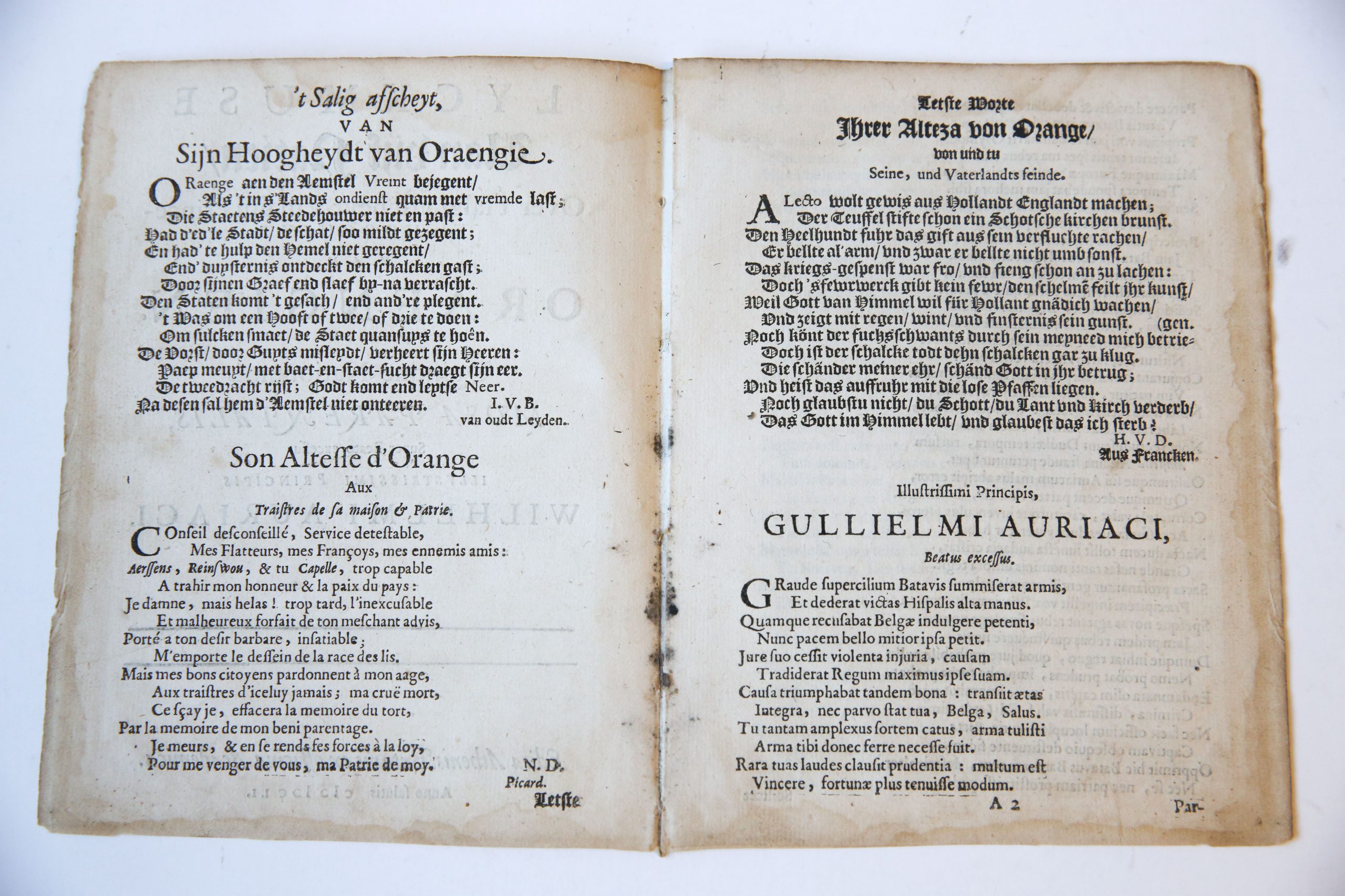 Lyck-muse van vijf natien over 't salig afscheyt van sijn princelycke hoogheyt van Oraengien .... Leiden, officina Academica, 1651. 4º: [8] p.