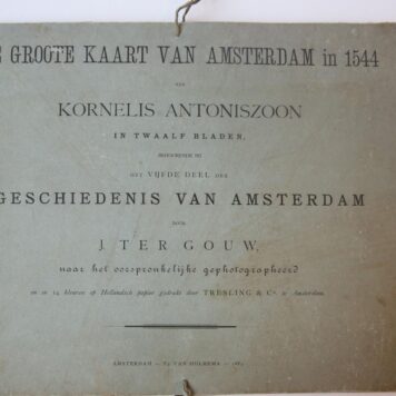 De groote kaart van Amsterdam in 1544 van Kornelis Antoniszoon in twaalf bladen, behoorende bij het vijfde deel der Geschiedenis van Amsterdam door J. Ter Gouw naar het oorspronkelijke gephotographeerd en in 14 kleuren op Hollandsch papier gedrukt door Tresling & Co. te Amsterdam. Amsterdam, Tj. van Holkema, 1885.