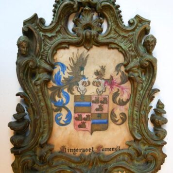 Escutcheon bearing the coat of arms of the Slingervoet Ramondt family.