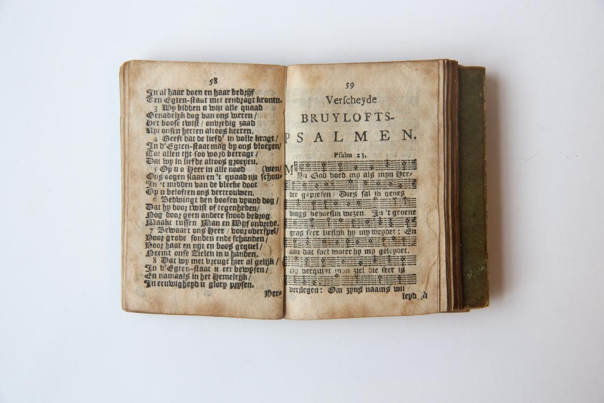 't Nieuw groot Hoorns lied-boekje, bestaande in veel stigtige en vermakelyke bruyloftsliedekens. Hoorn, Reinier Beukelman, [ca. 1725].