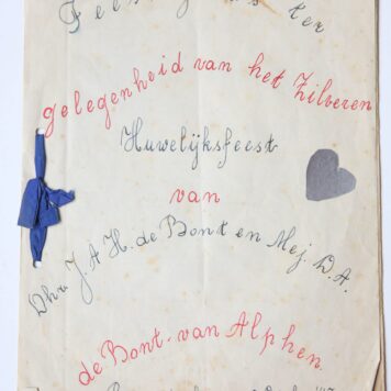 RAAMSDONKVEER, DE BONT, VAN ALPHEN `Feestgids ter gelegenheid van het zilveren huwelijksfeest van J.A.H. de Bont en D.A. de Bont-van Alphen, Raamsdonkveer, 5 oktober 1947'; 6 p., getypt en getekend.