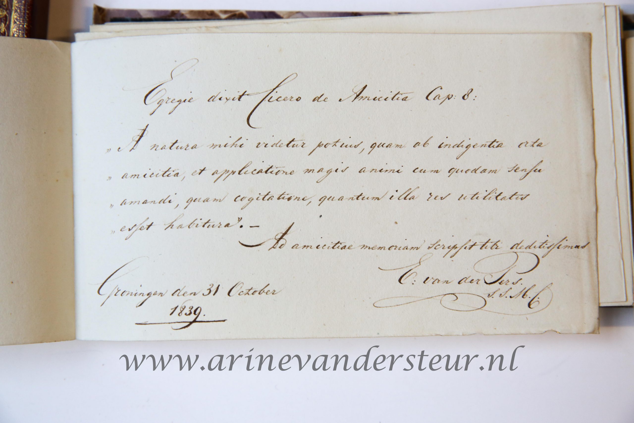 [TONKES.Groningen] Album Amicorum van de Groninger student P.E. Tonkes, 1838-1839. Oblong mapje met hoesje met opdruk " Denkmal der Freundschaft P.E. Tonkes 1833".