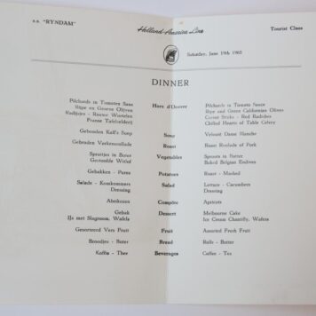 SCHEEPVAART, HOLLAND-AMERIKA LIJN Vijf menu’s van diners aan boord van schepen van de Holland-Amerika Lijn, 1915-1965. Gedrukt, geïllustreerd.