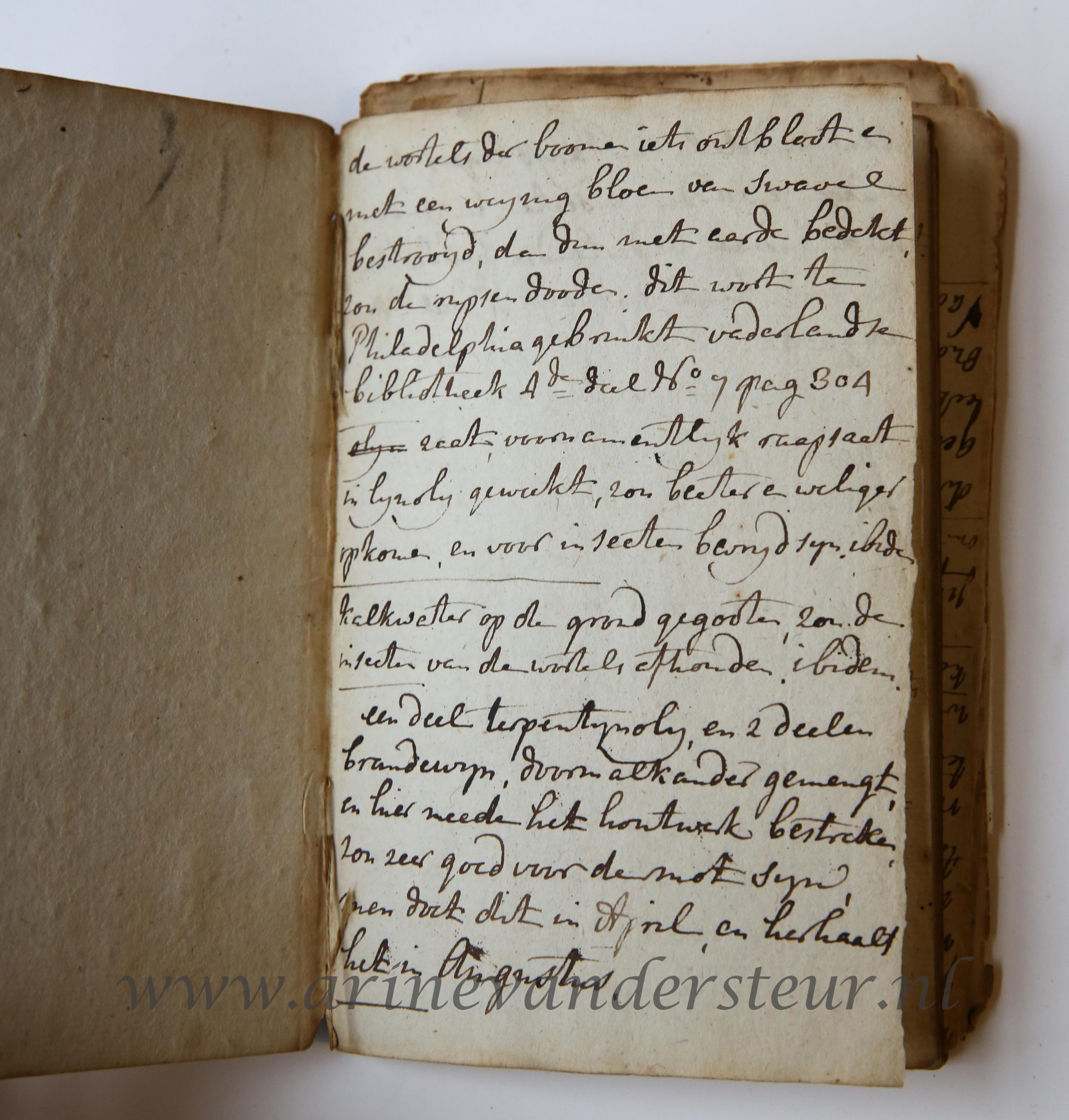  - HOMAN, ZUIDLAREN, ALBERDA -- Aantekeningenboekje van Jan Homan, Schults over Anlo, Gieten en Zuidlaren met recepten voor personen en vee en andere aantekeningen, 18e- eeuw. Gebonden in perkament.