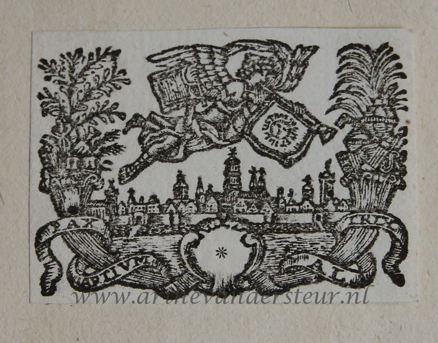 [Antique print, printer's device, woodcut] A flying Fama over the city of Utrecht, published ca. 1700, 1 p.