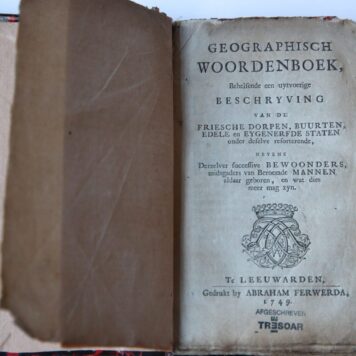 Geographisch woordenboek, behelsende een uytvoerige beschrijving van de Friesche dorpen, buurten, edele en eygenerfde staten onder deselve resorterende, benevens derzelver successive bewoonders, midsgaders van beroemde mannen aldaar geboren [...]. Leeuwarden: A. Ferwerda, 1749.