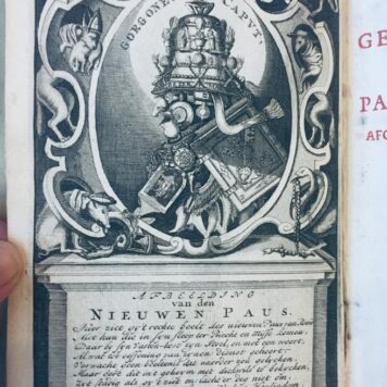 [1] Papekost, opgedist in Geuse schotelen, handelende van de Pausselyke opkomst, afgodery en beeldendienst mis, mitsgaders hun val en einde . Blokziel [= Leiden, Joh. du Vivie], 1720. [gebonden met:] [2] Geuse-kost, opgedist in Paapse schotelen, handelende van de souvereine oppermagt en heerschappye der Roomsche pausen. z. pl. [= Leiden, Joh. du Vivie], 1725. [RARE/ZELDZAAM DEEL] [TOGETHER WITH:]